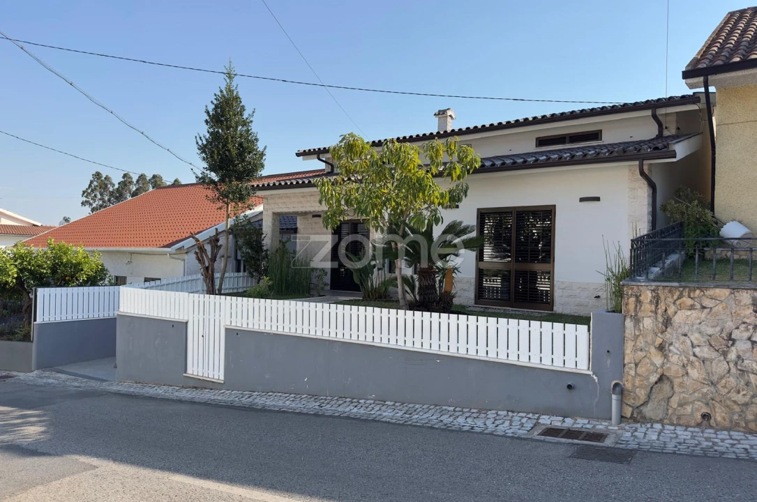 Moradia T5 para Venda em Antuzede e Vil de Matos Foto 43