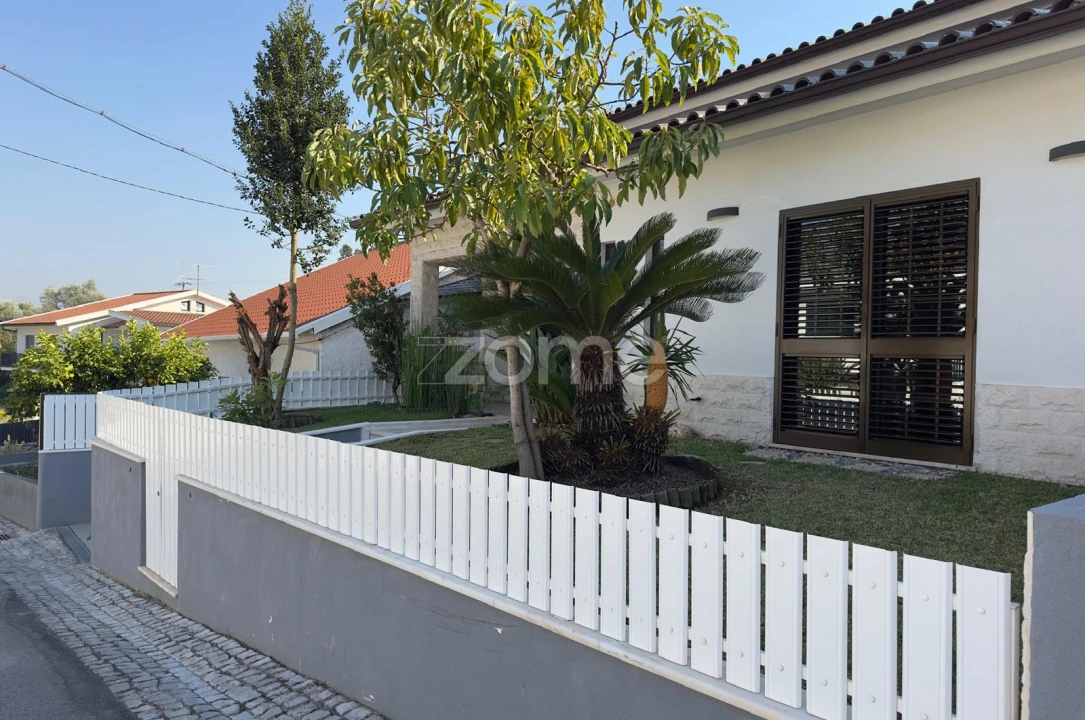 Moradia T5 para Venda em Antuzede e Vil de Matos Foto 45