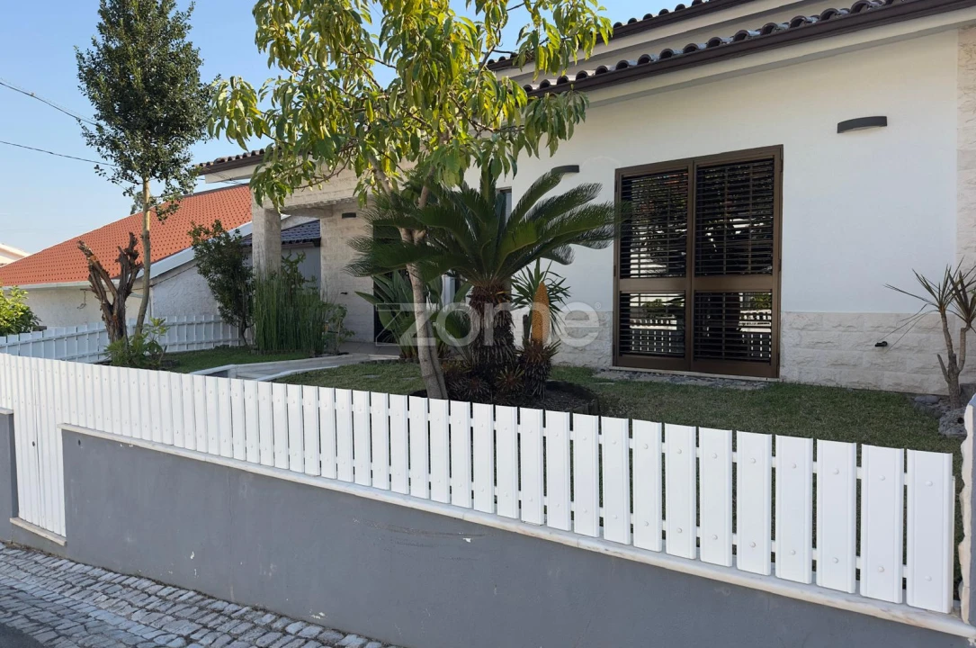 Moradia T5 para Venda em Antuzede e Vil de Matos Foto 47