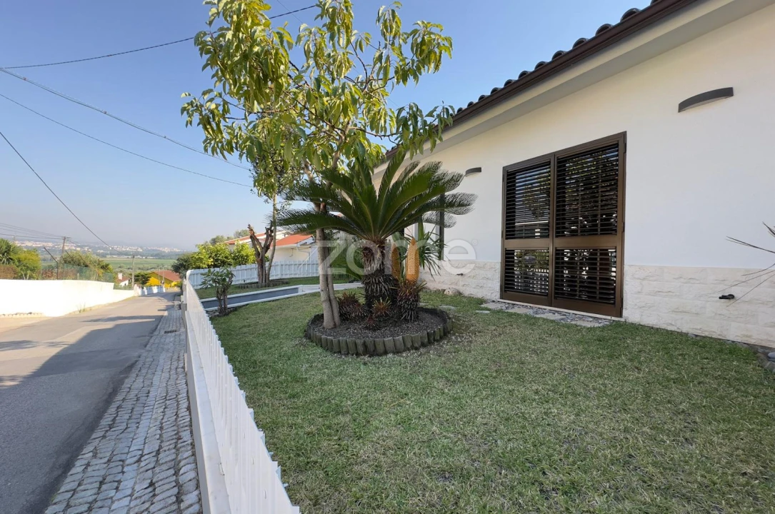 Moradia T5 para Venda em Antuzede e Vil de Matos Foto 4