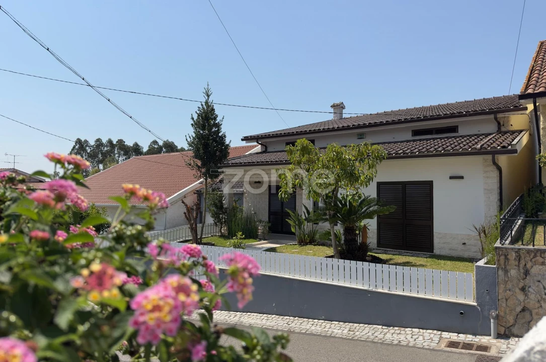 Moradia T5 para Venda em Antuzede e Vil de Matos Foto 56