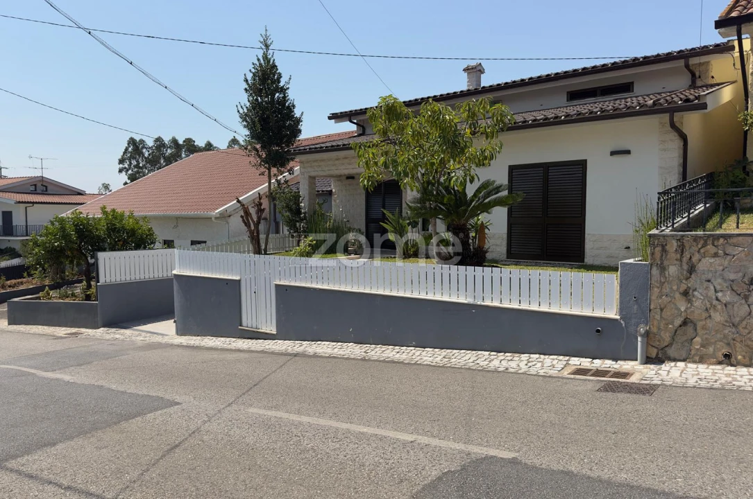 Moradia T5 para Venda em Antuzede e Vil de Matos Foto 57