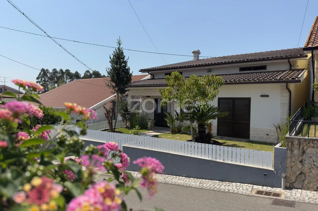 Moradia T5 para Venda em Antuzede e Vil de Matos Foto 59