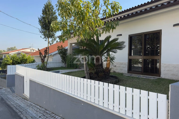 Moradia T5 para Venda em Antuzede e Vil de Matos Foto 45