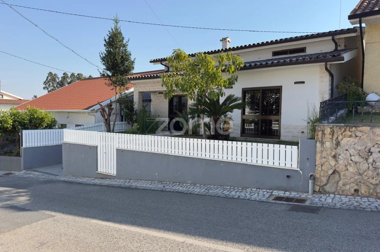 Moradia T5 para Venda em Antuzede e Vil de Matos Foto 46