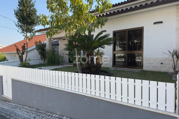 Moradia T5 para Venda em Antuzede e Vil de Matos Foto 47