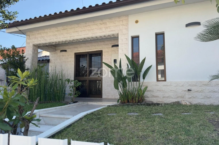 Moradia T5 para Venda em Antuzede e Vil de Matos Foto 48