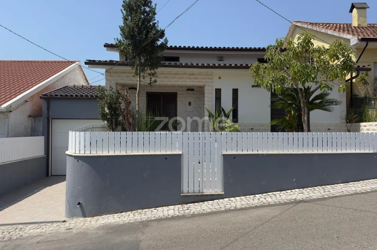 Moradia T5 para Venda em Antuzede e Vil de Matos Foto 58