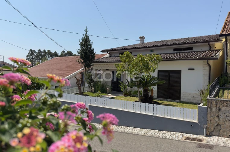 Moradia T5 para Venda em Antuzede e Vil de Matos Foto 59