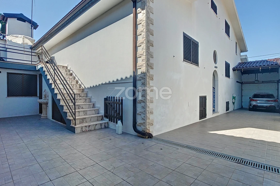 Moradia T5 para Venda em Antuzede e Vil de Matos Foto 41