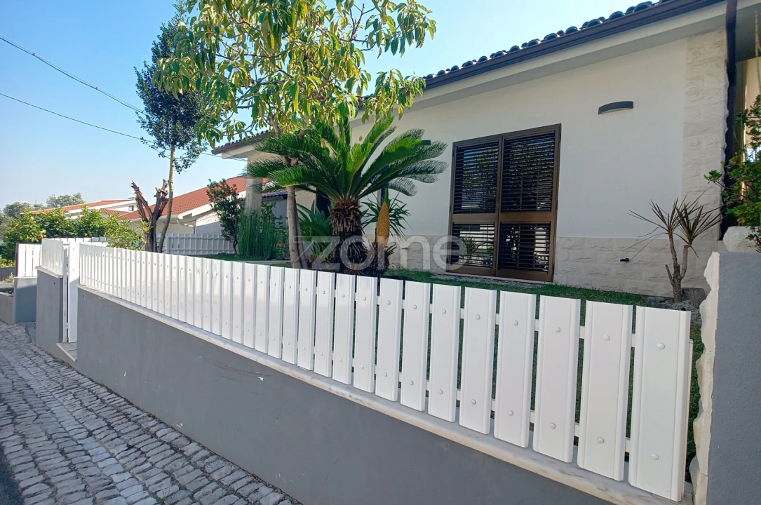 Moradia T5 para Venda em Antuzede e Vil de Matos Foto 5