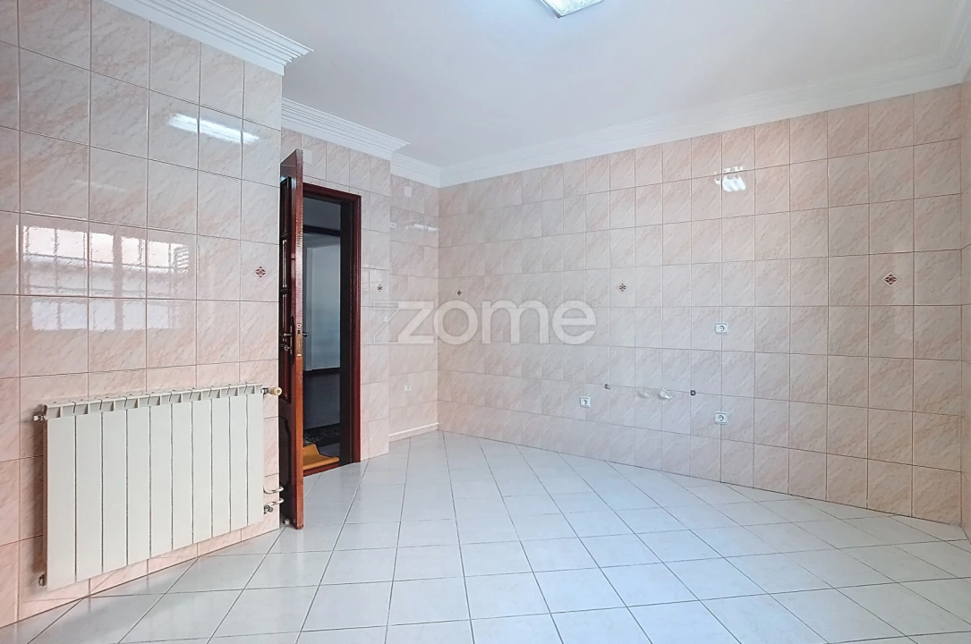 Moradia T5 para Venda em Antuzede e Vil de Matos Foto 17