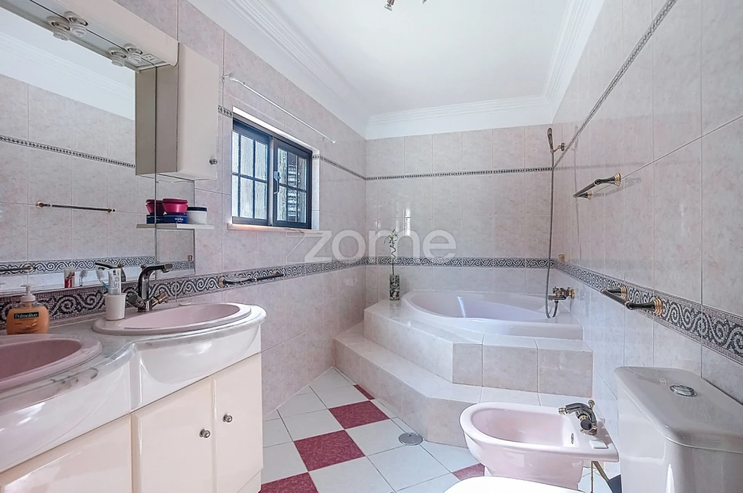 Moradia T5 para Venda em Antuzede e Vil de Matos Foto 21