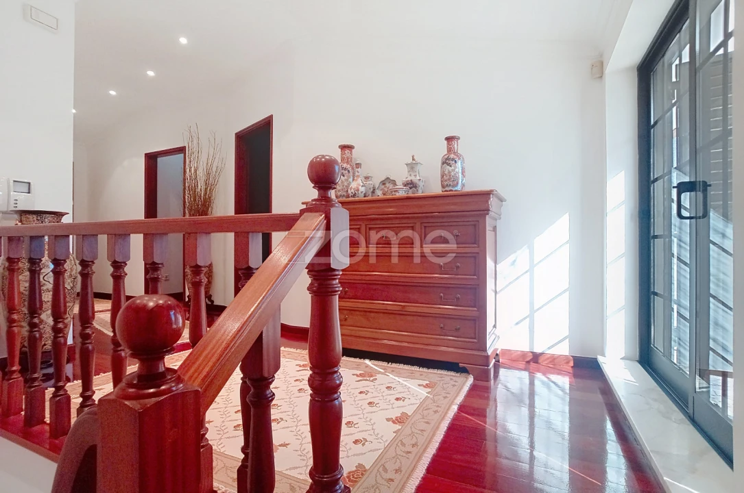 Moradia T5 para Venda em Antuzede e Vil de Matos Foto 32