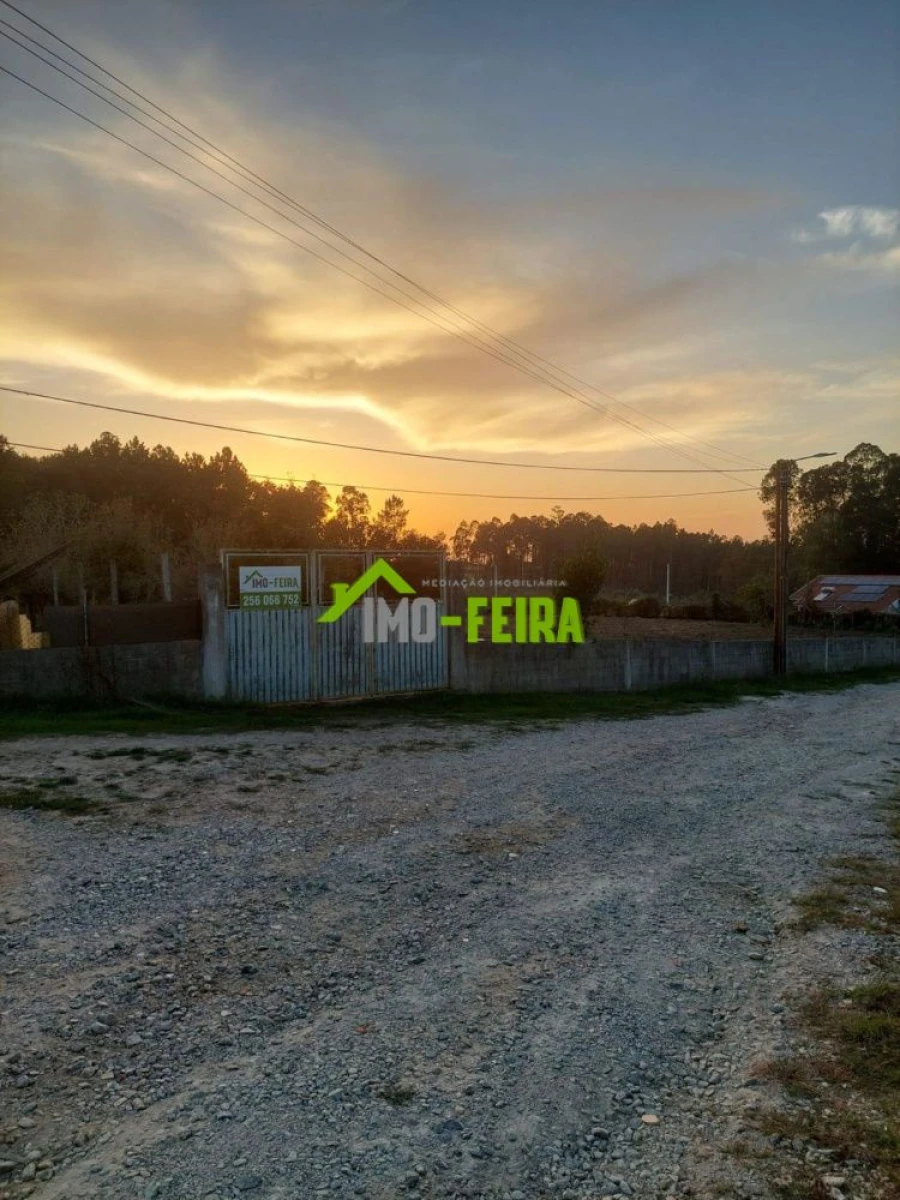Terreno para Venda em São Miguel do Souto e Mosteirô Foto 9
