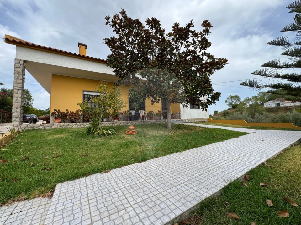 Moradia T3 para Venda em Azoia de Cima e Tremês Foto 33