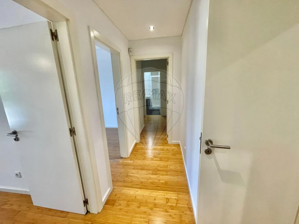 Apartamento T3 para Arrendamento em Parque das Nações Foto 8