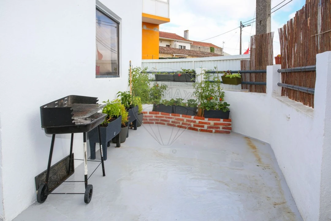 Moradia T2 para Venda em Arranho Foto 28