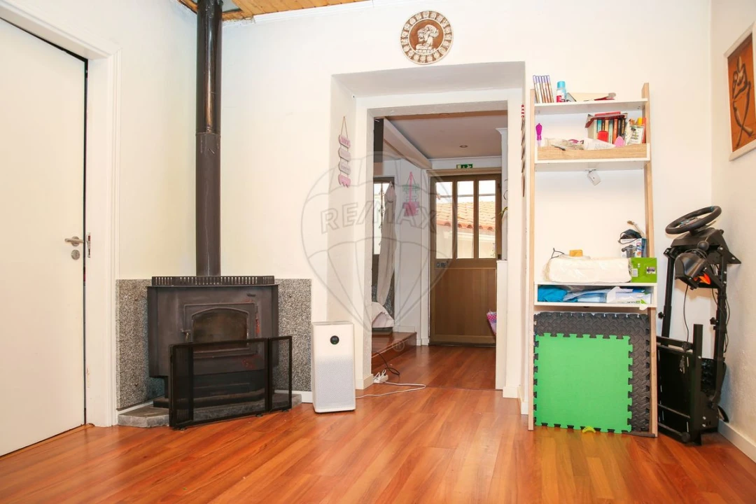 Moradia T2 para Venda em Arranho Foto 14