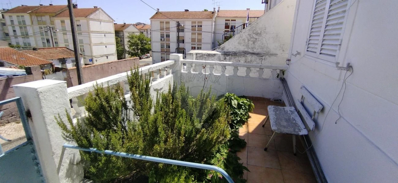 Moradia T6 para Venda em Laranjeiro e Feijó Foto 11