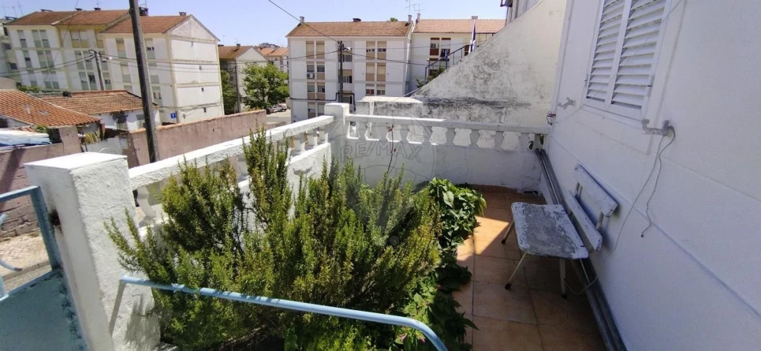 Moradia T6 para Venda em Laranjeiro e Feijó Foto 11