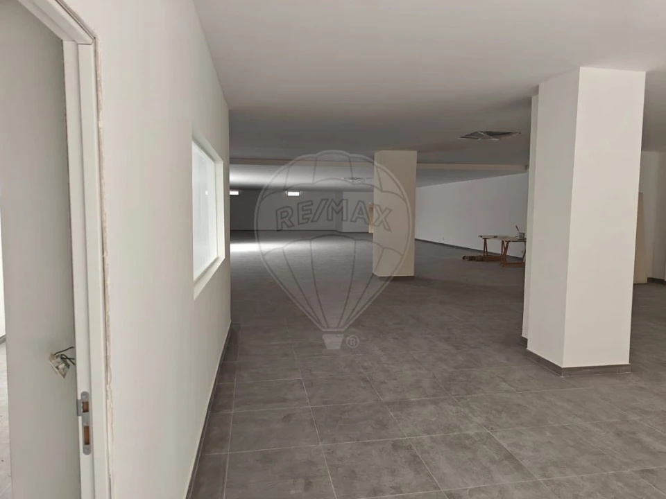 Loja para Venda em Alvalade Foto 8