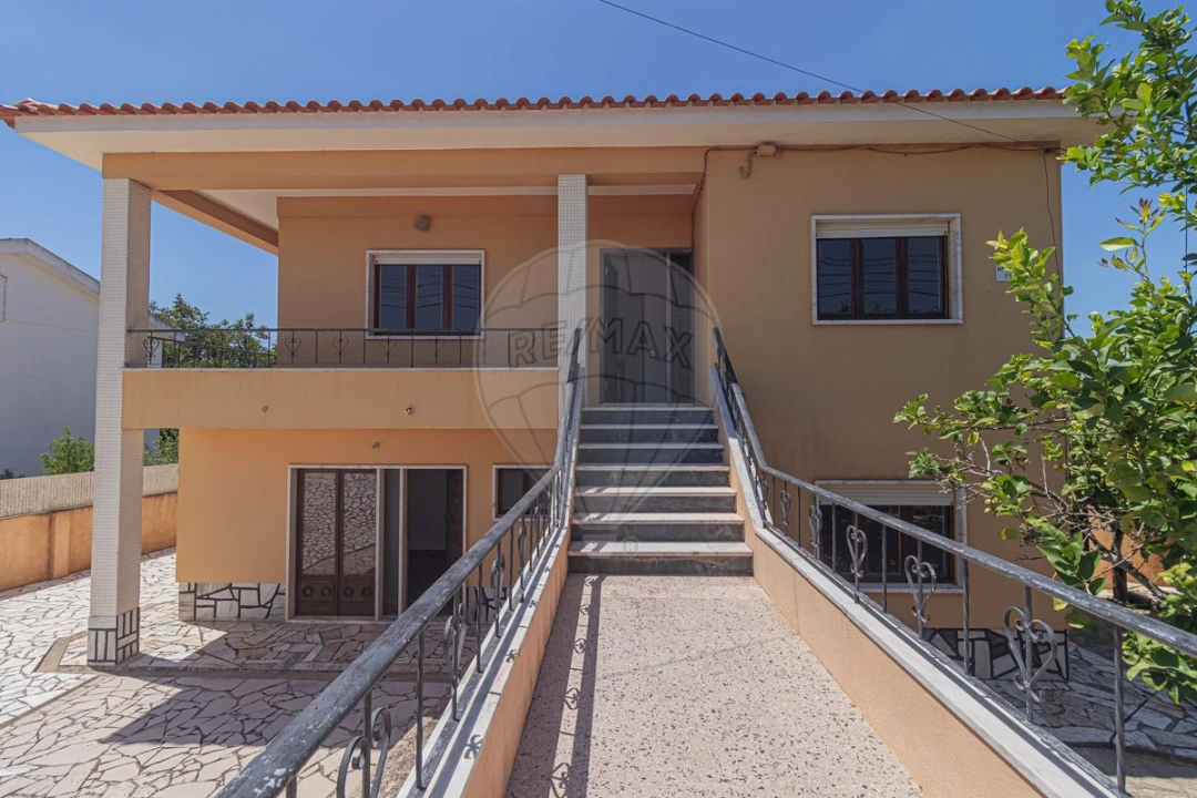 Moradia T4 para Venda em Almargem do Bispo, Pêro Pinheiro e Montelavar Foto 19