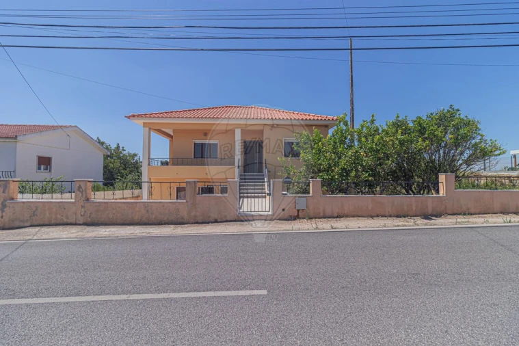 Moradia T4 para Venda em Almargem do Bispo, Pêro Pinheiro e Montelavar Foto 2