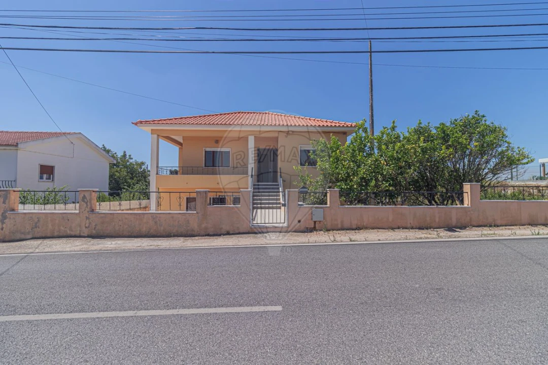 Moradia T4 para Venda em Almargem do Bispo, Pêro Pinheiro e Montelavar Foto 2