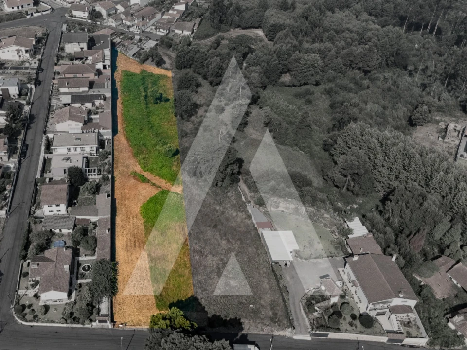 Terreno para Venda em Paços de Brandão Foto 1