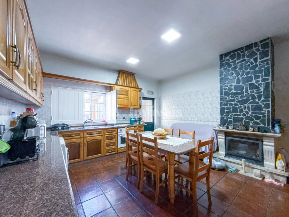 Moradia T4 para Venda em Montalvo Foto 4