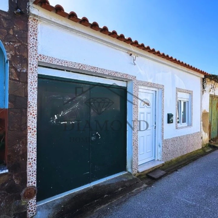 Moradia T2 para Venda em Benfica do Ribatejo Foto 1