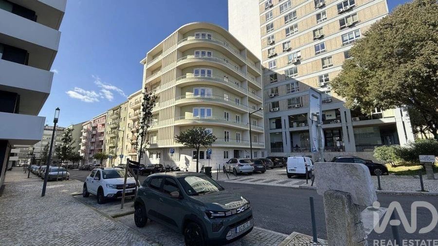 Apartamento T1 para Venda em Campolide Foto 9