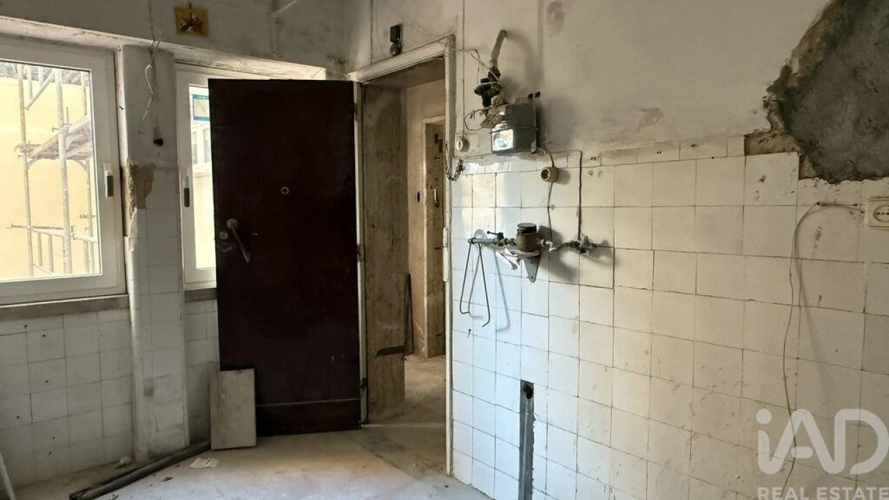 Apartamento T1 para Venda em Campolide Foto 7