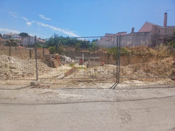 Moradia T4 para Venda em Charneca de Caparica e Sobreda