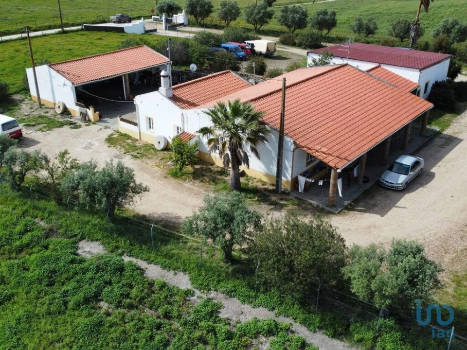 Moradia T4 para Venda em Mourão Foto 2