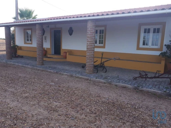 Moradia T4 para Venda em Mourão Foto 5