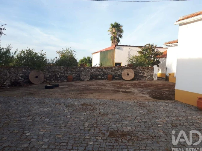 Moradia T4 para Venda em Mourão Foto 16