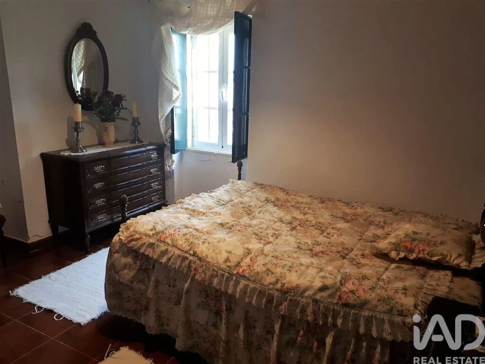 Moradia T4 para Venda em Mourão Foto 19