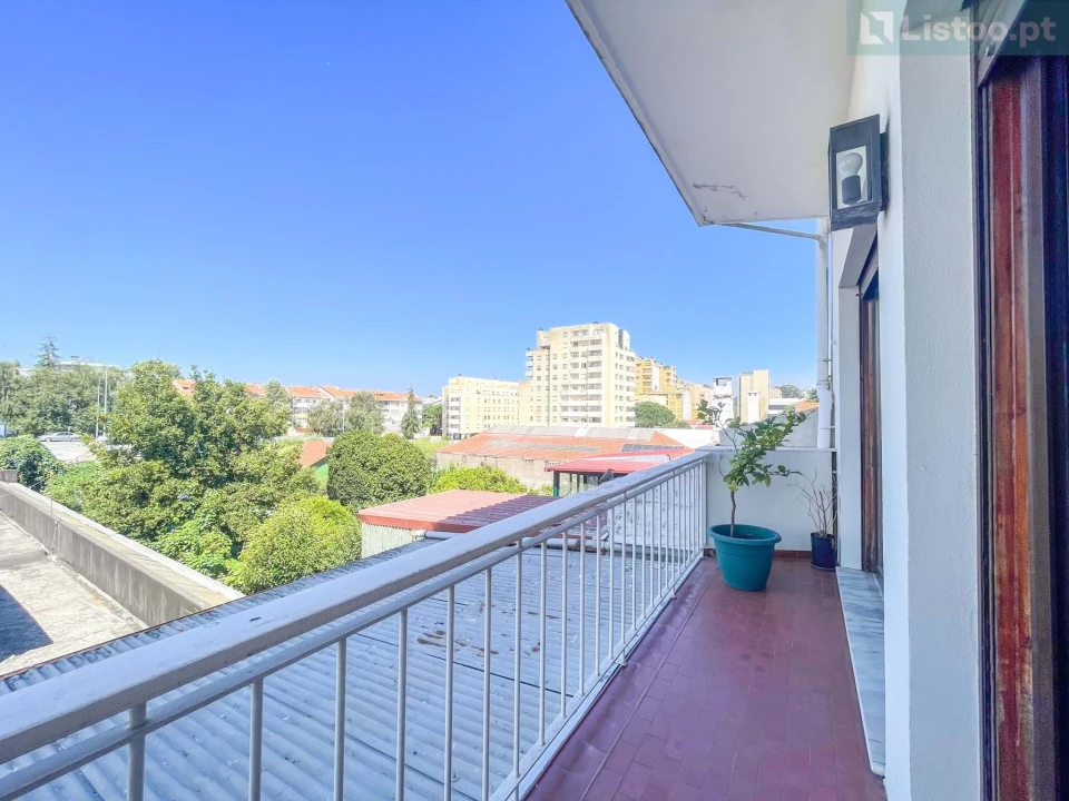 Apartamento T5 para Venda em Paranhos Foto 6