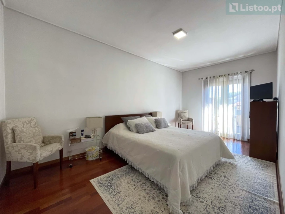 Apartamento T5 para Venda em Paranhos Foto 28