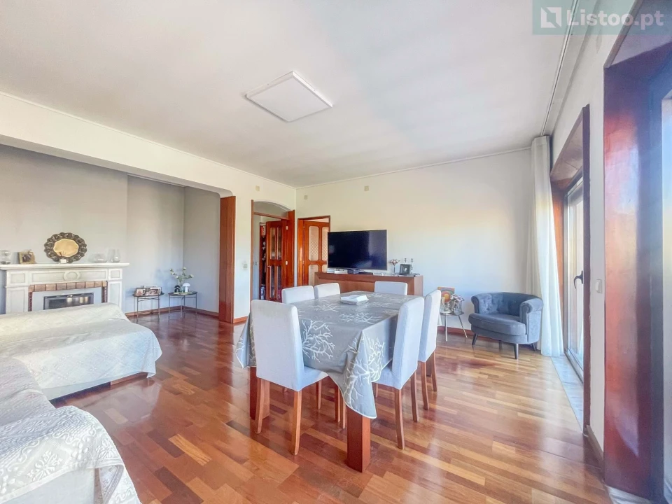 Apartamento T5 para Venda em Paranhos Foto 3