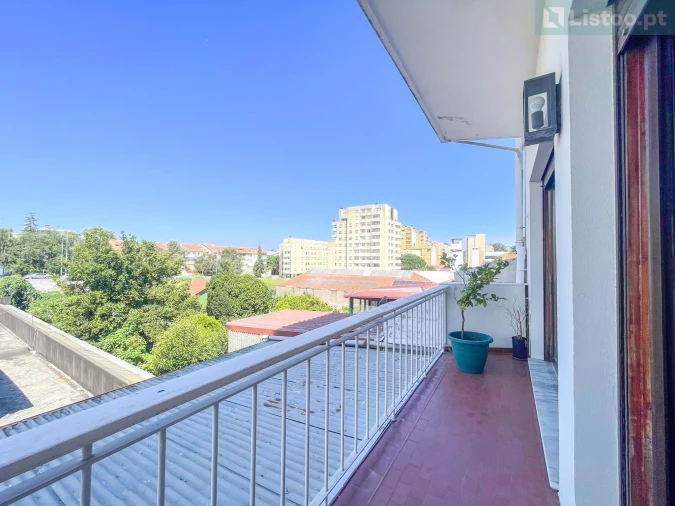 Apartamento T5 para Venda em Paranhos Foto 6