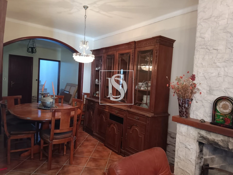 Moradia T5 para Venda em Granja do Ulmeiro Foto 3