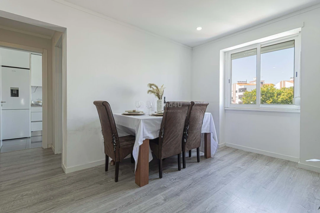 Apartamento T3 para Venda em Seixal Foto 17