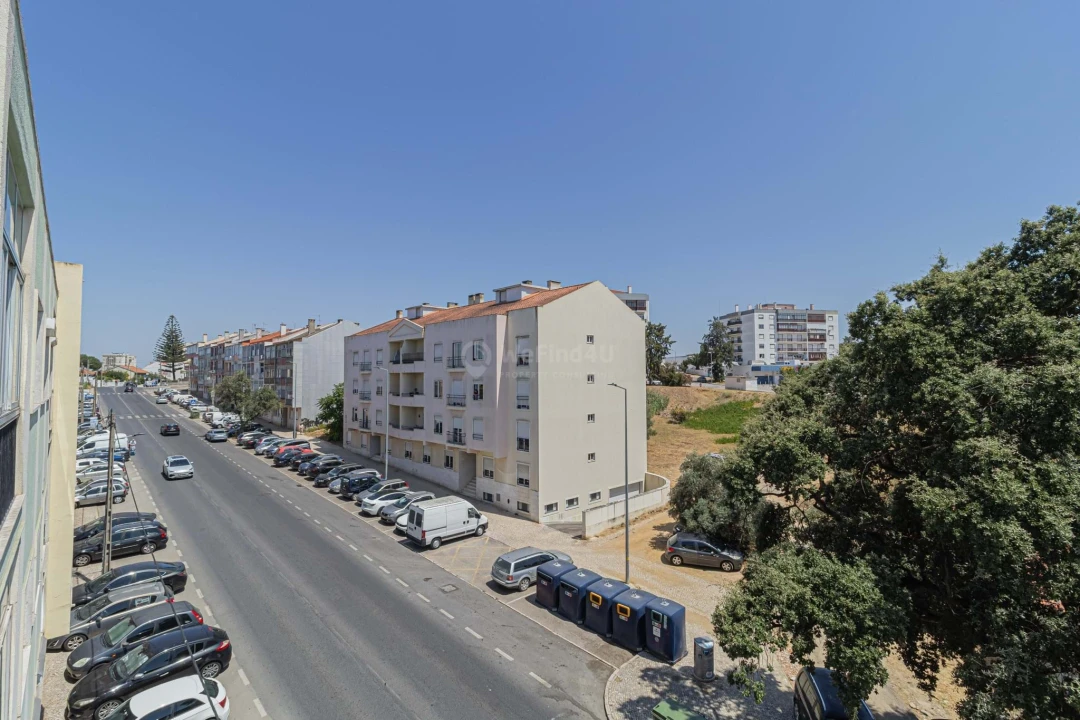Apartamento T3 para Venda em Seixal Foto 38