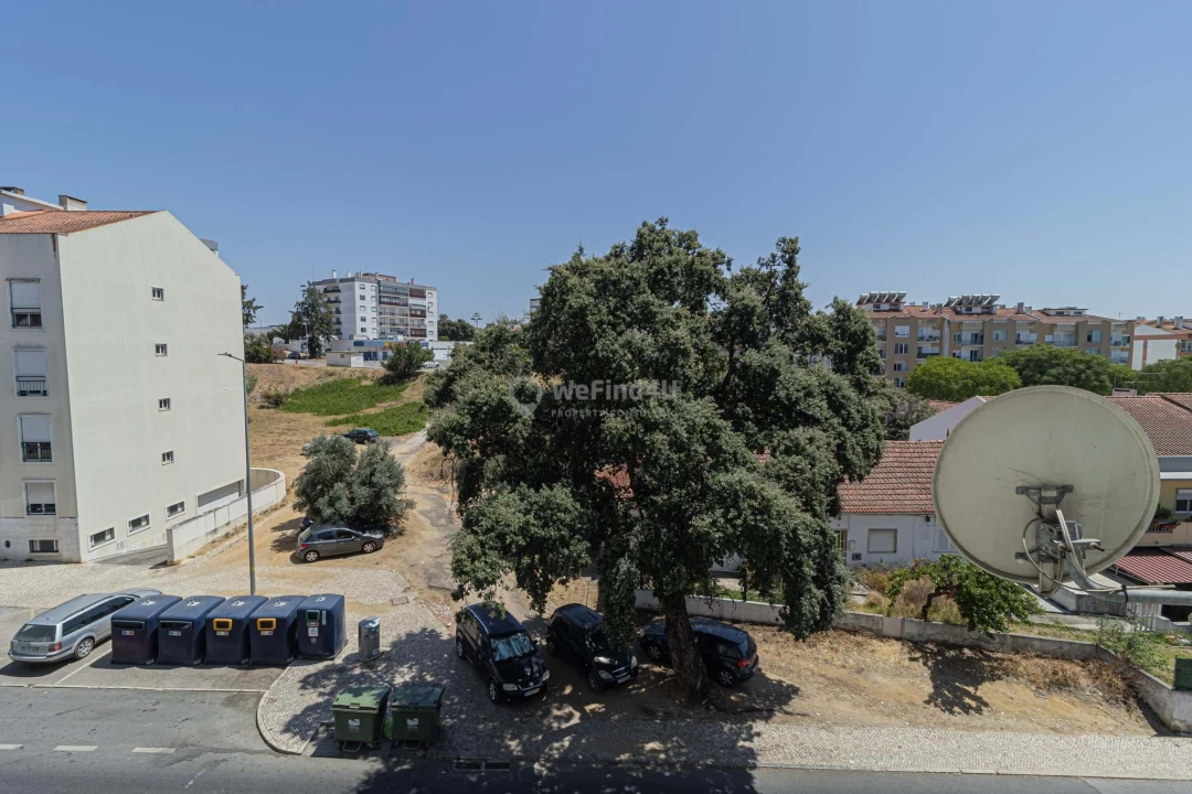 Apartamento T3 para Venda em Seixal Foto 30