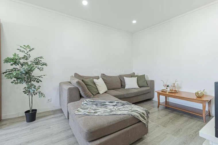 Apartamento T3 para Venda em Seixal Foto 13