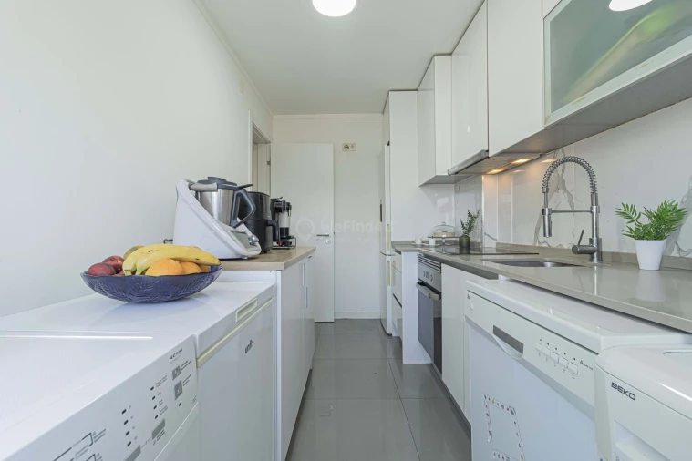 Apartamento T3 para Venda em Seixal Foto 11