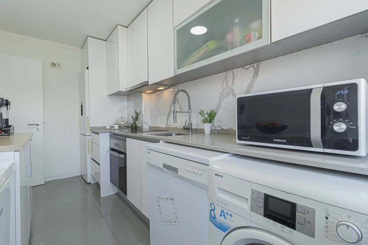 Apartamento T3 para Venda em Seixal Foto 8